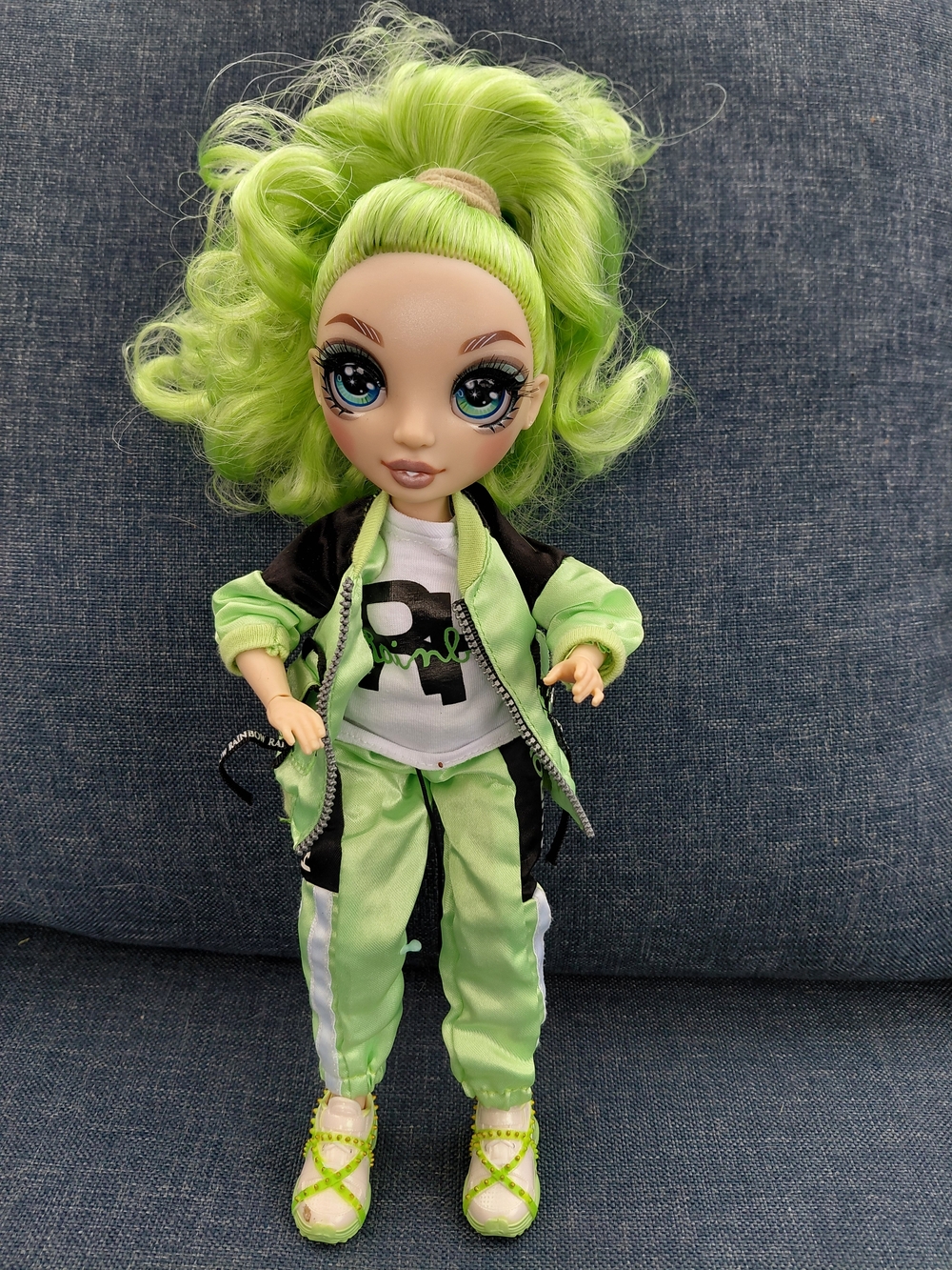 Rainbow High Jade Hunter Doll Preowned Green Outfit Hat Earrings Wave 1